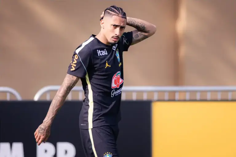 BREAKING: FC Barcelona Fans Panic As Raphinha Leaves Brazil Match With Injury Complaint