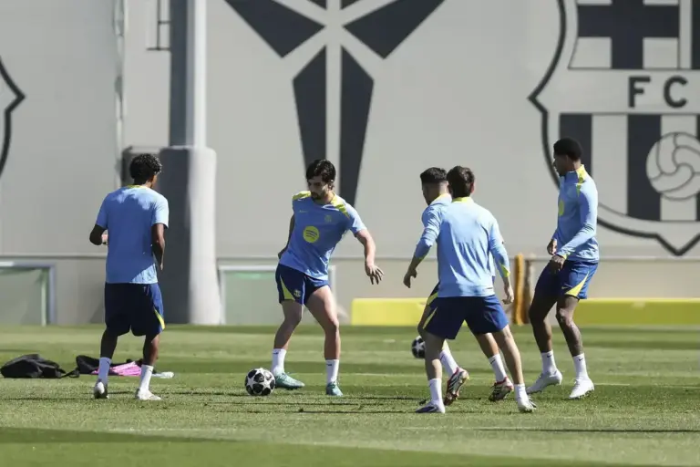 Flick Tinkers With FC Barcelona Line Up in Last Training Before Newcastle