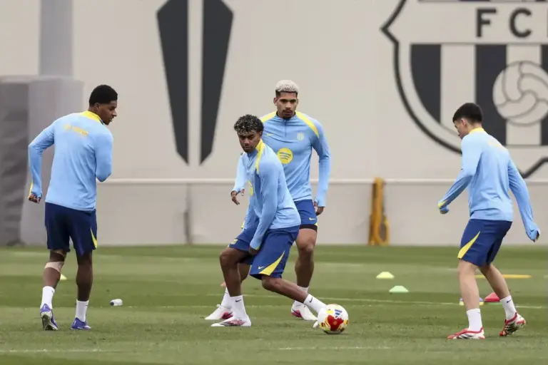 ‘Praying’ Only Solution for Araújo To Stop FC Barcelona Teammate Lamine Yamal