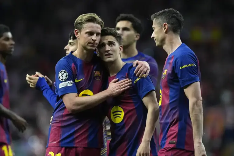 Total Commitment: De Jong and Gavi Lead Voluntary Return to Barcelona Training