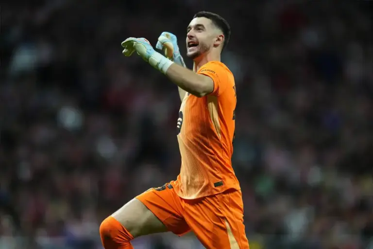 Barcelona Eyes La Liga Title as Joan Garcia Targets the Zamora Trophy