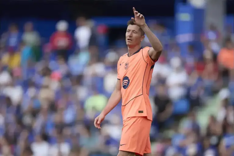 Lewandowski’s Agent Searching for New Clubs as Barcelona Future Remains Uncertain