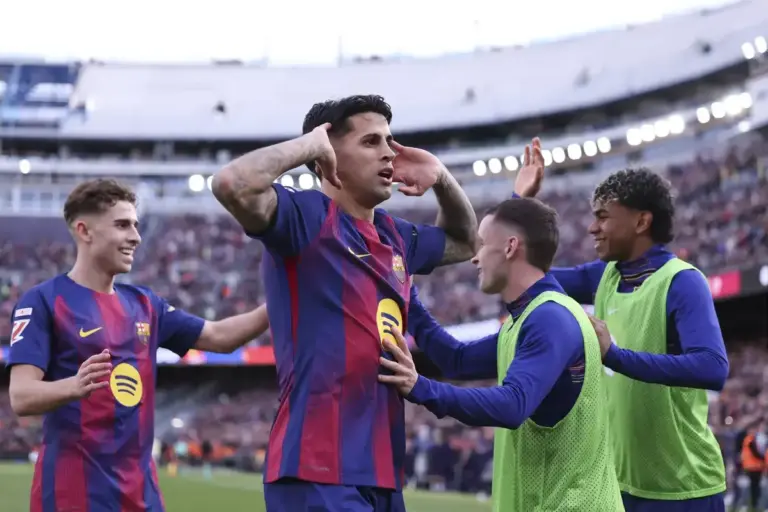 Farewell to FC Barcelona? Benfica Enters the Race for João Cancelo