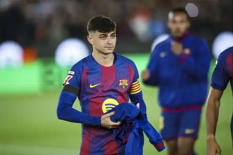 Barcelona News Today – Pedri receives his FIFA FIFPro Men’s World XI trophy for the 24/25 season