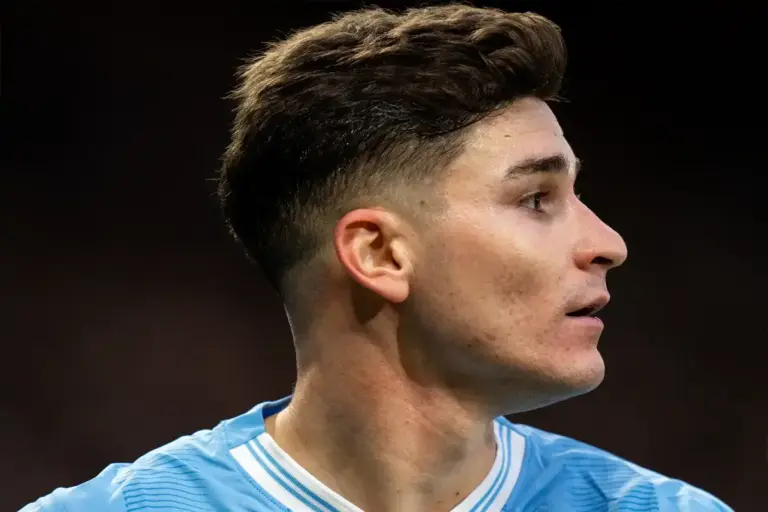 Julian Alvarez Manchester City Return Explored as Barcelona Wait