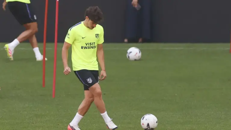 Julian Alvarez Arsenal Offer Rejected as Atletico Keep Their Barcelona Veto
