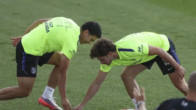 Julian Alvarez Is Back in the Atletico Squad – and Barca Are Still Waiting