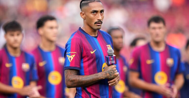 Raphinha Hatrick in 7-2 Win