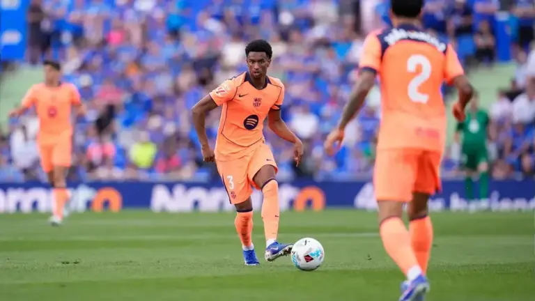 Alejandro Balde Linked With Manchester United Interest